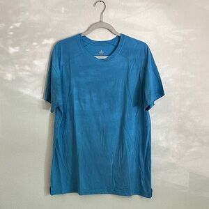 ALO Yoga Men's Azure Blue Short Sleeve Triumph Tee